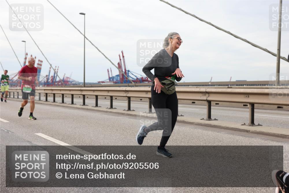 03.10.2025 - Köhlbrandbrückenlauf Lena Gebhardt http://msf.ph/oto/9205506 03.10.2025 16:01:23 Position 2  meine-sportfotos.de