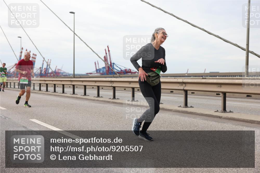 03.10.2025 - Köhlbrandbrückenlauf Lena Gebhardt http://msf.ph/oto/9205507 03.10.2025 16:01:23 Position 2  meine-sportfotos.de