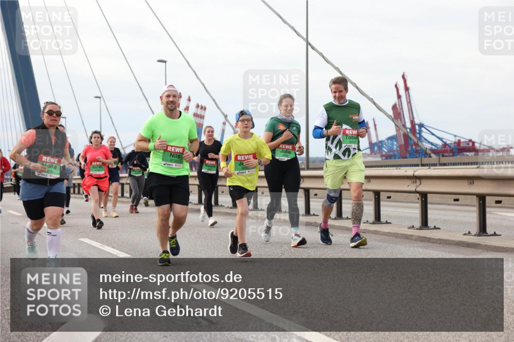03.10.2025 - Köhlbrandbrückenlauf Lena Gebhardt http://msf.ph/oto/9205515 03.10.2025 16:01:28 Position 2 9435, 9436, 8730, 675 meine-sportfotos.de