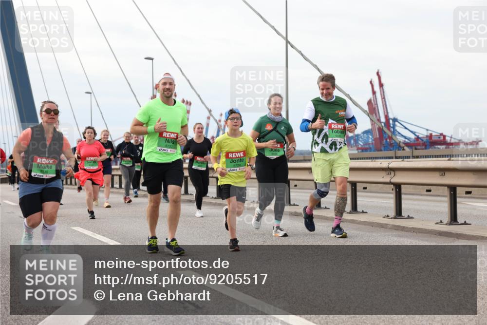 03.10.2025 - Köhlbrandbrückenlauf Lena Gebhardt http://msf.ph/oto/9205517 03.10.2025 16:01:28 Position 2 8730, 8729, 9436, 8575, 9435 meine-sportfotos.de