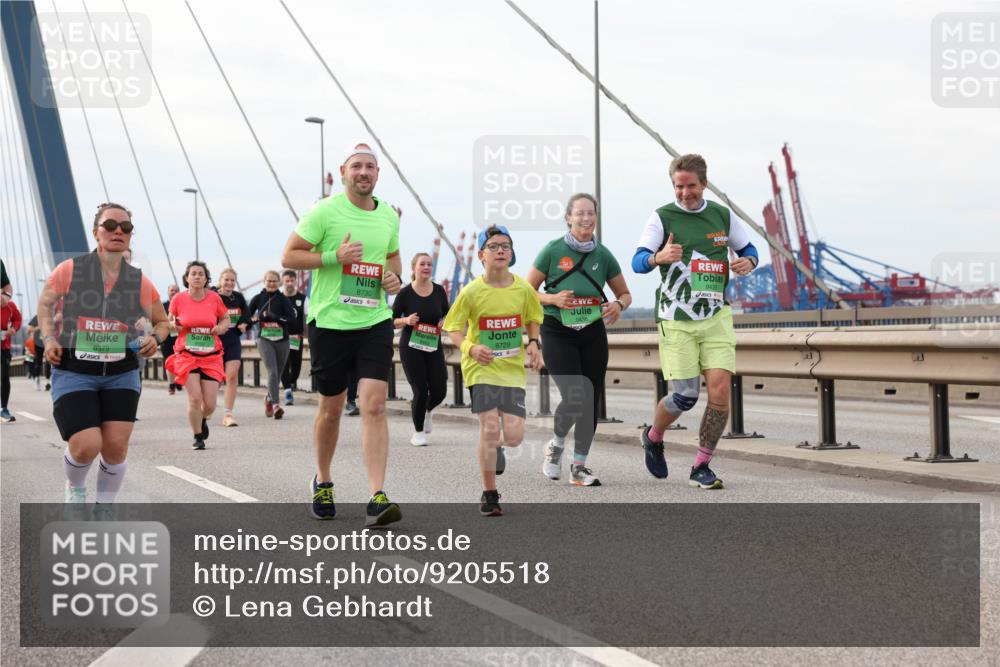 03.10.2025 - Köhlbrandbrückenlauf Lena Gebhardt http://msf.ph/oto/9205518 03.10.2025 16:01:28 Position 2 8575, 8730, 9436, 8729, 9435 meine-sportfotos.de