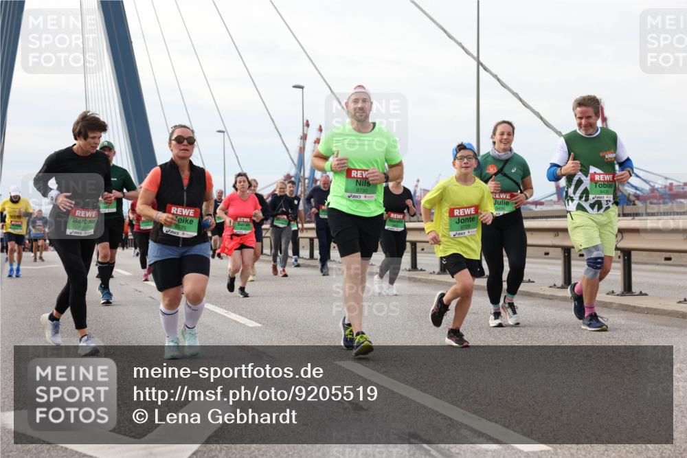 03.10.2025 - Köhlbrandbrückenlauf Lena Gebhardt http://msf.ph/oto/9205519 03.10.2025 16:01:28 Position 2 7316, 8575, 8730, 9435, 8729, 9436 meine-sportfotos.de