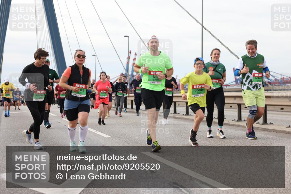 03.10.2025 - Köhlbrandbrückenlauf Lena Gebhardt http://msf.ph/oto/9205520 03.10.2025 16:01:29 Position 2 7316, 8575, 8730, 436, 9435, 8729 meine-sportfotos.de