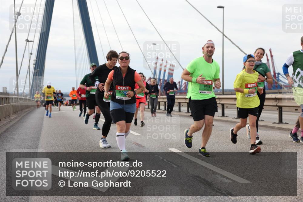 03.10.2025 - Köhlbrandbrückenlauf Lena Gebhardt http://msf.ph/oto/9205522 03.10.2025 16:01:29 Position 2 8730 meine-sportfotos.de