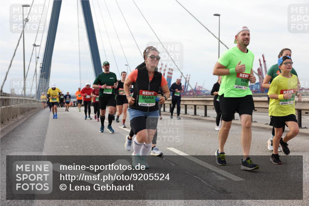 03.10.2025 - Köhlbrandbrückenlauf Lena Gebhardt http://msf.ph/oto/9205524 03.10.2025 16:01:30 Position 2 8575, 8730, 8729 meine-sportfotos.de