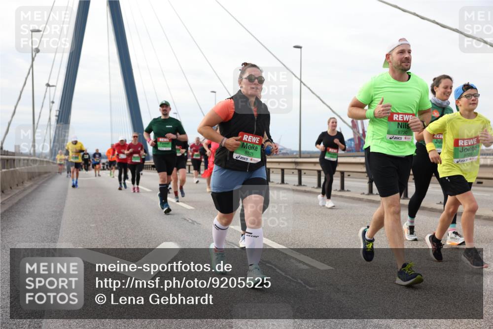 03.10.2025 - Köhlbrandbrückenlauf Lena Gebhardt http://msf.ph/oto/9205525 03.10.2025 16:01:30 Position 2 8575, 8730, 8729 meine-sportfotos.de