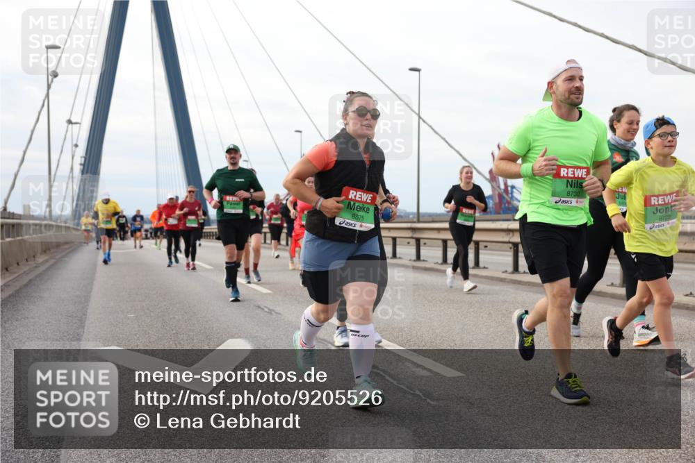 03.10.2025 - Köhlbrandbrückenlauf Lena Gebhardt http://msf.ph/oto/9205526 03.10.2025 16:01:30 Position 2 8575, 8730, 943, 8729 meine-sportfotos.de