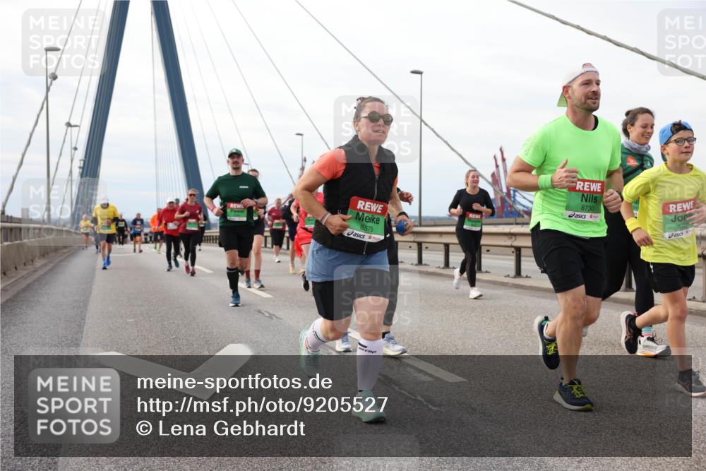 03.10.2025 - Köhlbrandbrückenlauf Lena Gebhardt http://msf.ph/oto/9205527 03.10.2025 16:01:30 Position 2 8575, 8729, 8730 meine-sportfotos.de
