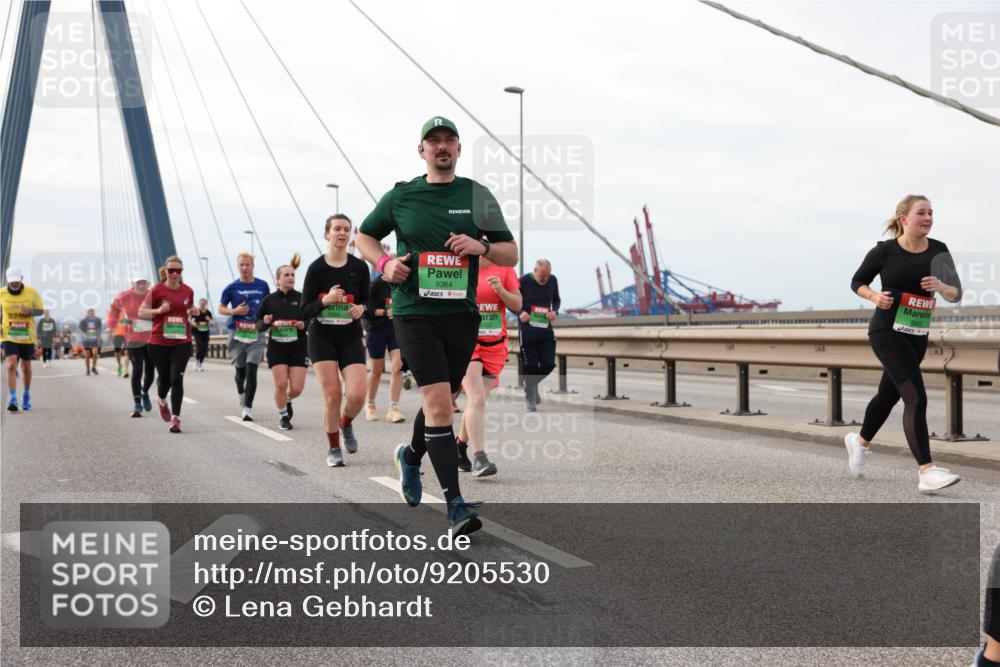 03.10.2025 - Köhlbrandbrückenlauf Lena Gebhardt http://msf.ph/oto/9205530 03.10.2025 16:01:31 Position 2 9364 meine-sportfotos.de