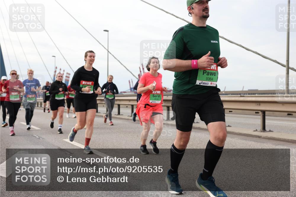 03.10.2025 - Köhlbrandbrückenlauf Lena Gebhardt http://msf.ph/oto/9205535 03.10.2025 16:01:33 Position 2 8102, 9364 meine-sportfotos.de
