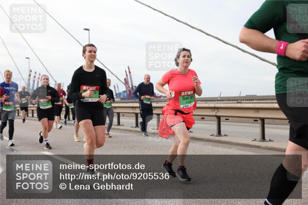03.10.2025 - Köhlbrandbrückenlauf Lena Gebhardt http://msf.ph/oto/9205536 03.10.2025 16:01:33 Position 2 8102 meine-sportfotos.de