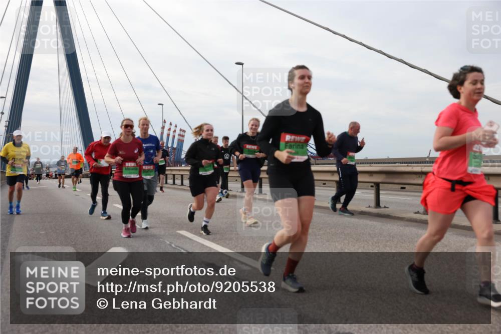 03.10.2025 - Köhlbrandbrückenlauf Lena Gebhardt http://msf.ph/oto/9205538 03.10.2025 16:01:33 Position 2  meine-sportfotos.de