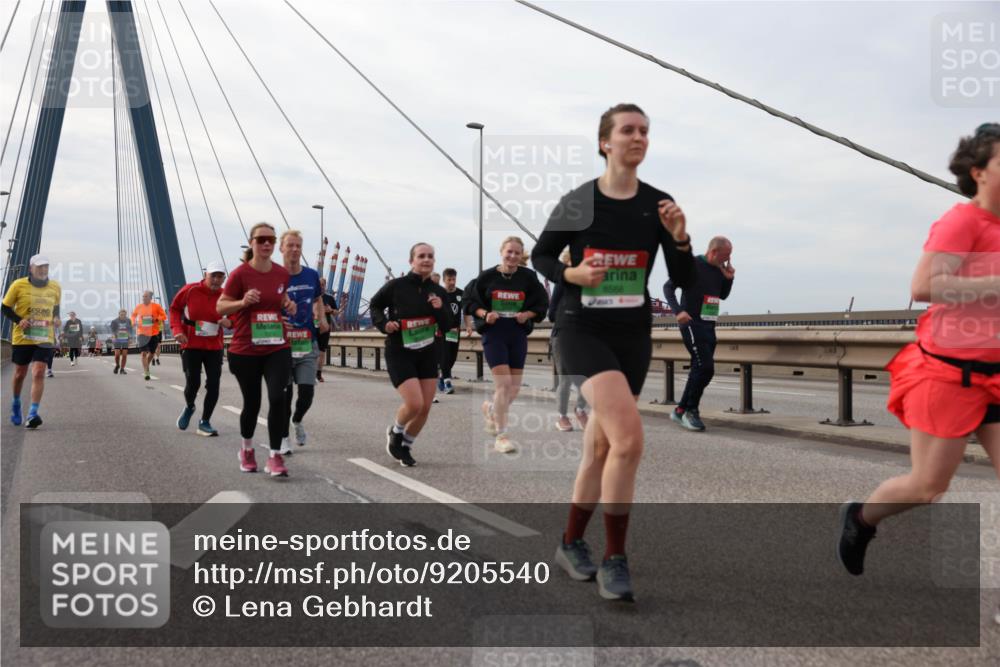 03.10.2025 - Köhlbrandbrückenlauf Lena Gebhardt http://msf.ph/oto/9205540 03.10.2025 16:01:33 Position 2 8568 meine-sportfotos.de