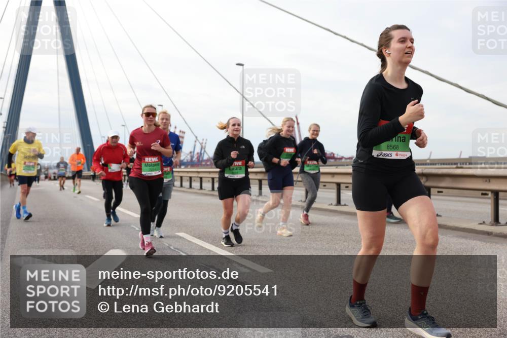 03.10.2025 - Köhlbrandbrückenlauf Lena Gebhardt http://msf.ph/oto/9205541 03.10.2025 16:01:34 Position 2 8568 meine-sportfotos.de