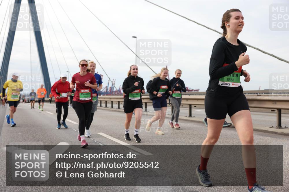 03.10.2025 - Köhlbrandbrückenlauf Lena Gebhardt http://msf.ph/oto/9205542 03.10.2025 16:01:34 Position 2 7254, 8568 meine-sportfotos.de