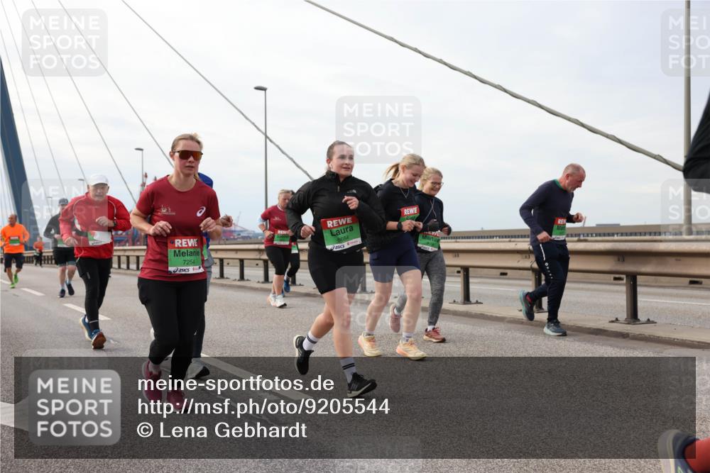 03.10.2025 - Köhlbrandbrückenlauf Lena Gebhardt http://msf.ph/oto/9205544 03.10.2025 16:01:34 Position 2 7254, 8684, 111 meine-sportfotos.de
