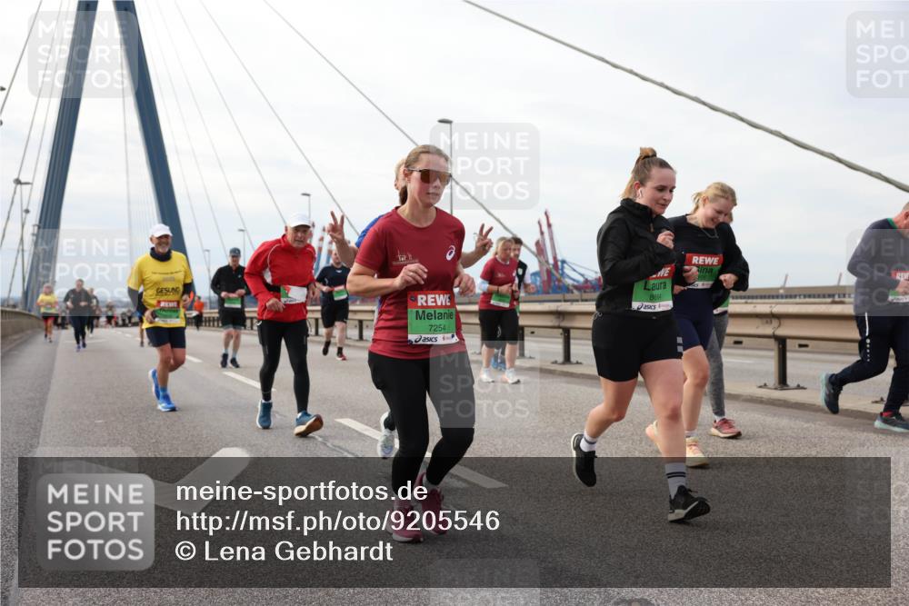 03.10.2025 - Köhlbrandbrückenlauf Lena Gebhardt http://msf.ph/oto/9205546 03.10.2025 16:01:35 Position 2 7254, 8684 meine-sportfotos.de