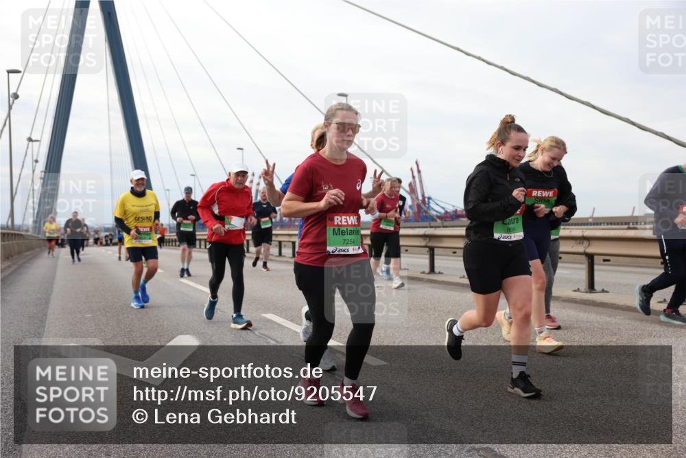 03.10.2025 - Köhlbrandbrückenlauf Lena Gebhardt http://msf.ph/oto/9205547 03.10.2025 16:01:35 Position 2 7254, 8684 meine-sportfotos.de