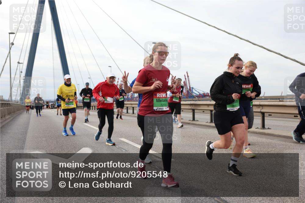 03.10.2025 - Köhlbrandbrückenlauf Lena Gebhardt http://msf.ph/oto/9205548 03.10.2025 16:01:35 Position 2 2025, 7254, 8684 meine-sportfotos.de