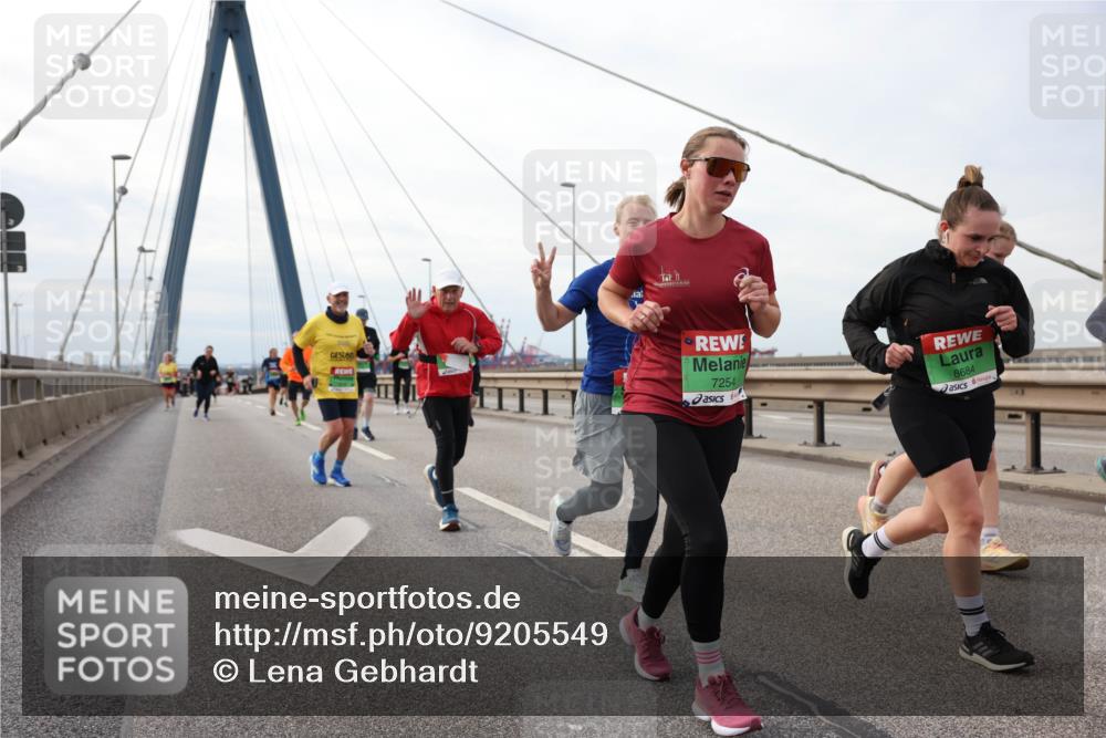 03.10.2025 - Köhlbrandbrückenlauf Lena Gebhardt http://msf.ph/oto/9205549 03.10.2025 16:01:35 Position 2 7254, 8684 meine-sportfotos.de
