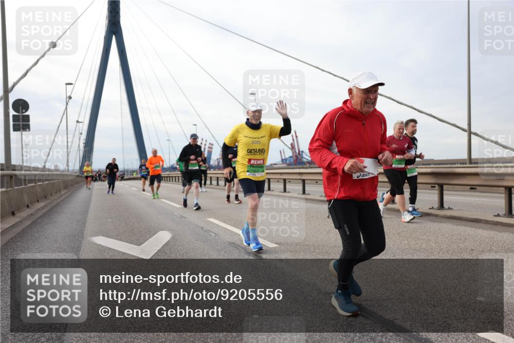 03.10.2025 - Köhlbrandbrückenlauf Lena Gebhardt http://msf.ph/oto/9205556 03.10.2025 16:01:37 Position 2 2025 meine-sportfotos.de
