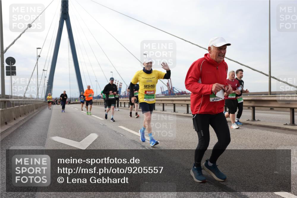 03.10.2025 - Köhlbrandbrückenlauf Lena Gebhardt http://msf.ph/oto/9205557 03.10.2025 16:01:37 Position 2 2025 meine-sportfotos.de