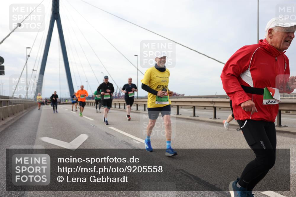 03.10.2025 - Köhlbrandbrückenlauf Lena Gebhardt http://msf.ph/oto/9205558 03.10.2025 16:01:37 Position 2 2025 meine-sportfotos.de