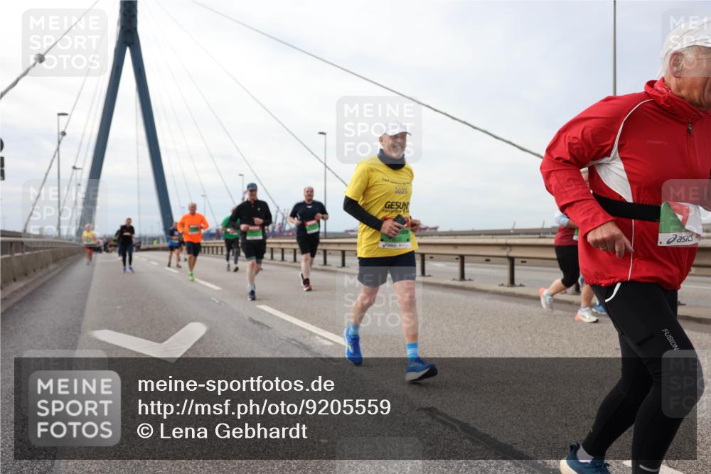 03.10.2025 - Köhlbrandbrückenlauf Lena Gebhardt http://msf.ph/oto/9205559 03.10.2025 16:01:37 Position 2 2025 meine-sportfotos.de