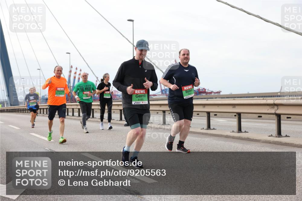 03.10.2025 - Köhlbrandbrückenlauf Lena Gebhardt http://msf.ph/oto/9205563 03.10.2025 16:01:38 Position 2 8185, 7953 meine-sportfotos.de