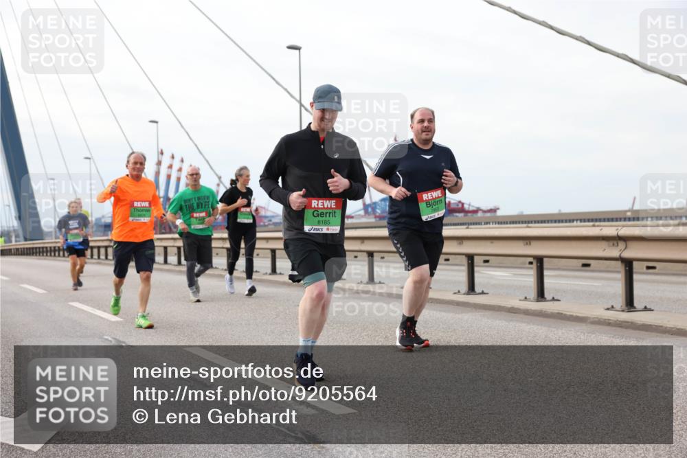 03.10.2025 - Köhlbrandbrückenlauf Lena Gebhardt http://msf.ph/oto/9205564 03.10.2025 16:01:38 Position 2 8185 meine-sportfotos.de