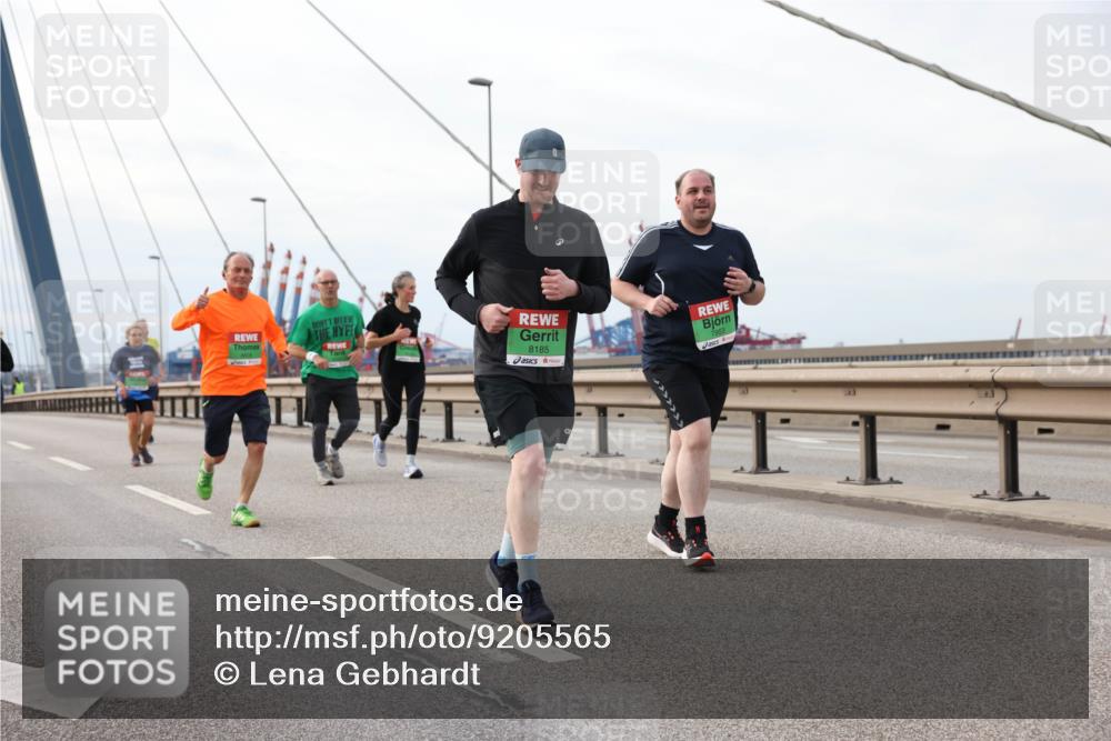 03.10.2025 - Köhlbrandbrückenlauf Lena Gebhardt http://msf.ph/oto/9205565 03.10.2025 16:01:38 Position 2 8185 meine-sportfotos.de