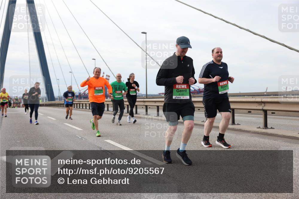 03.10.2025 - Köhlbrandbrückenlauf Lena Gebhardt http://msf.ph/oto/9205567 03.10.2025 16:01:39 Position 2 8185 meine-sportfotos.de