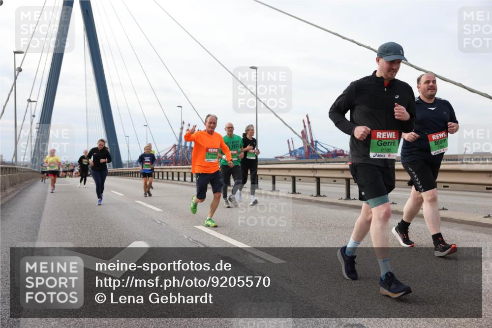 03.10.2025 - Köhlbrandbrückenlauf Lena Gebhardt http://msf.ph/oto/9205570 03.10.2025 16:01:39 Position 2 8185 meine-sportfotos.de