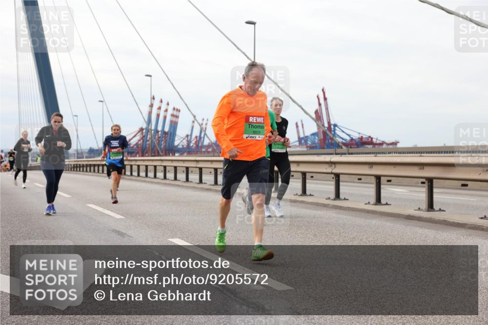 03.10.2025 - Köhlbrandbrückenlauf Lena Gebhardt http://msf.ph/oto/9205572 03.10.2025 16:01:40 Position 2 8828 meine-sportfotos.de