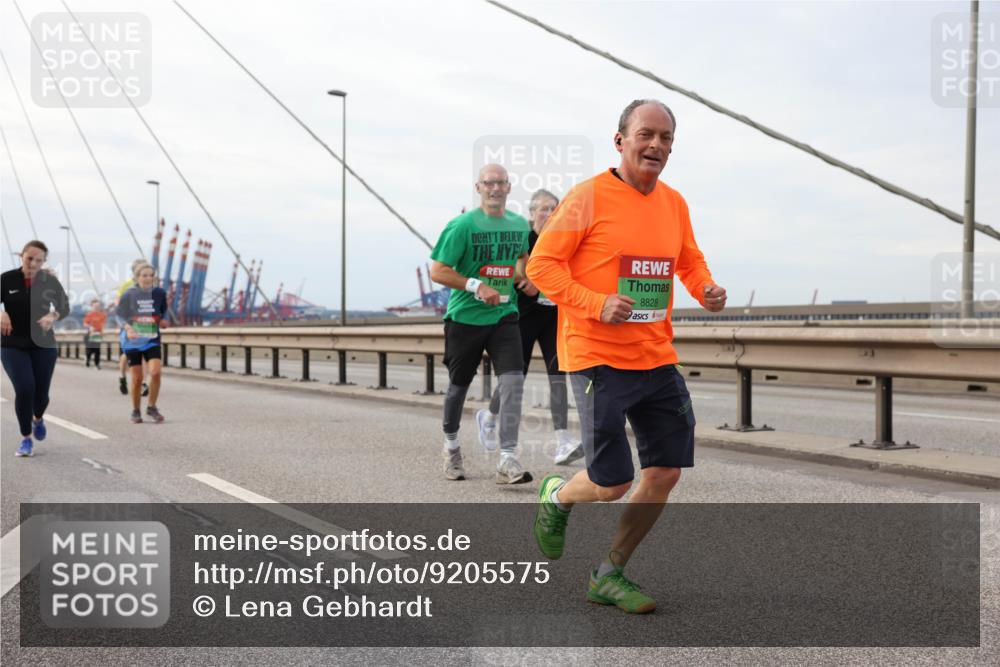 03.10.2025 - Köhlbrandbrückenlauf Lena Gebhardt http://msf.ph/oto/9205575 03.10.2025 16:01:41 Position 2 8828 meine-sportfotos.de