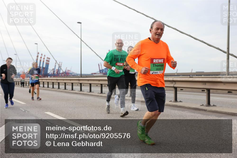 03.10.2025 - Köhlbrandbrückenlauf Lena Gebhardt http://msf.ph/oto/9205576 03.10.2025 16:01:41 Position 2 8828 meine-sportfotos.de
