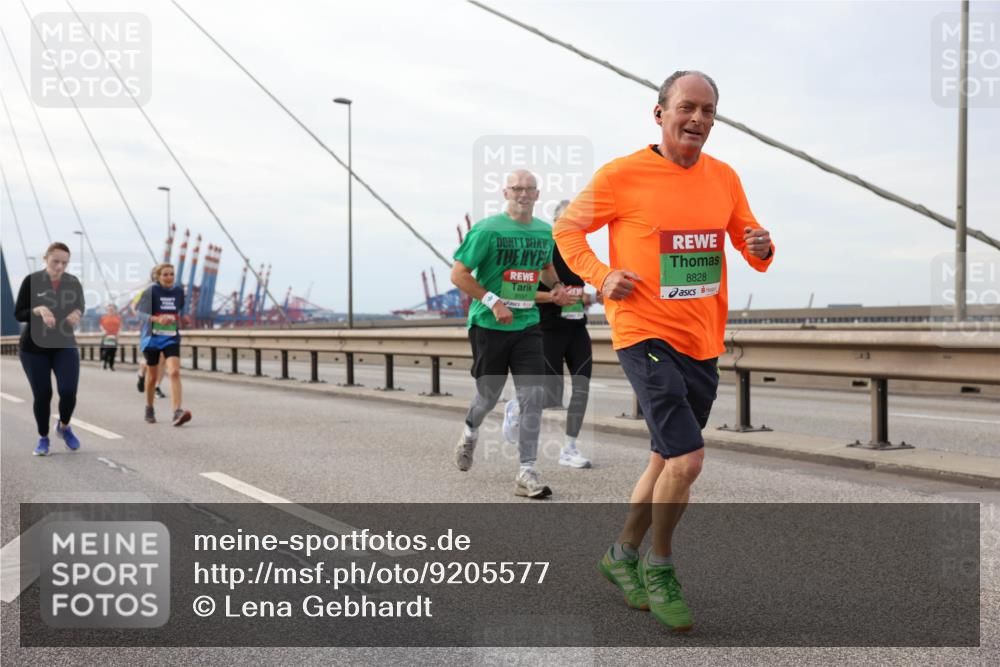 03.10.2025 - Köhlbrandbrückenlauf Lena Gebhardt http://msf.ph/oto/9205577 03.10.2025 16:01:41 Position 2 8828 meine-sportfotos.de
