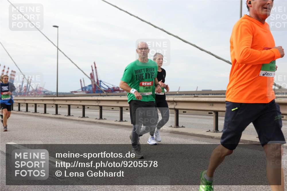 03.10.2025 - Köhlbrandbrückenlauf Lena Gebhardt http://msf.ph/oto/9205578 03.10.2025 16:01:41 Position 2 8597, 8828 meine-sportfotos.de