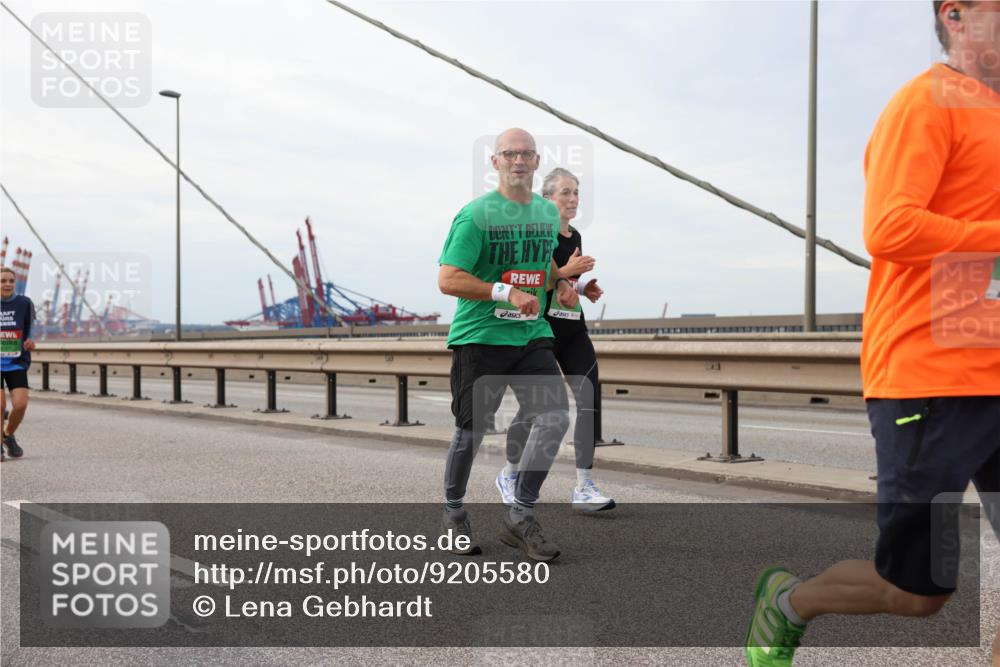 03.10.2025 - Köhlbrandbrückenlauf Lena Gebhardt http://msf.ph/oto/9205580 03.10.2025 16:01:41 Position 2  meine-sportfotos.de