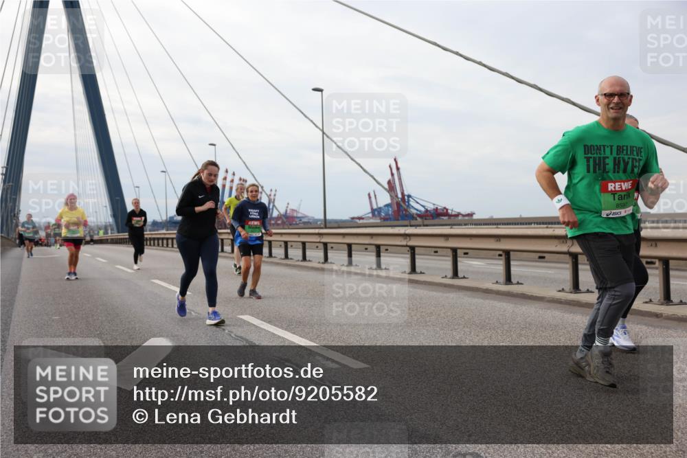 03.10.2025 - Köhlbrandbrückenlauf Lena Gebhardt http://msf.ph/oto/9205582 03.10.2025 16:01:42 Position 2 8597 meine-sportfotos.de
