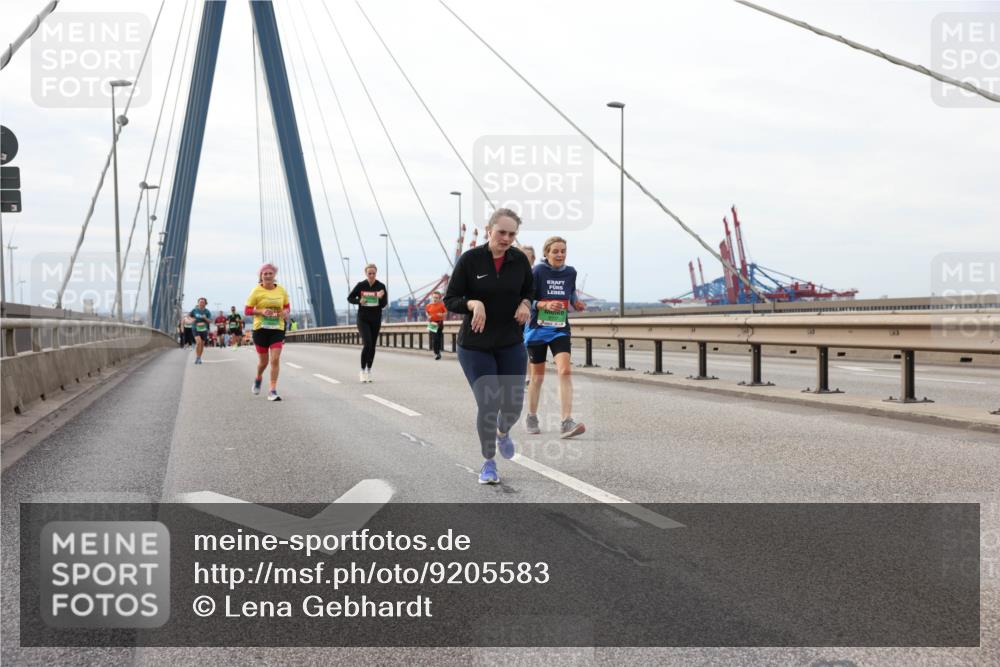 03.10.2025 - Köhlbrandbrückenlauf Lena Gebhardt http://msf.ph/oto/9205583 03.10.2025 16:01:42 Position 2  meine-sportfotos.de