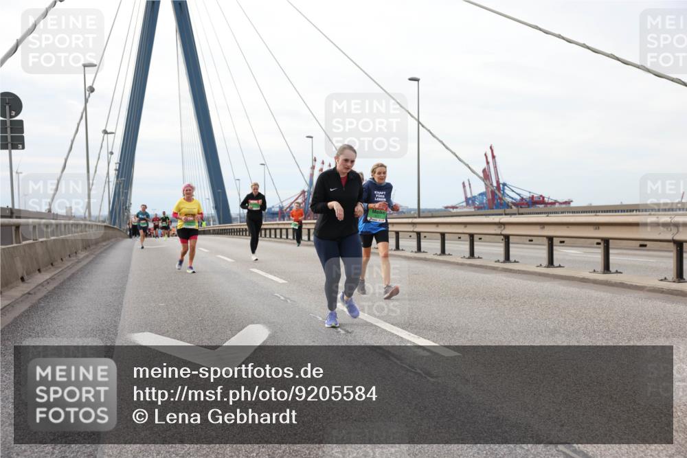 03.10.2025 - Köhlbrandbrückenlauf Lena Gebhardt http://msf.ph/oto/9205584 03.10.2025 16:01:42 Position 2  meine-sportfotos.de
