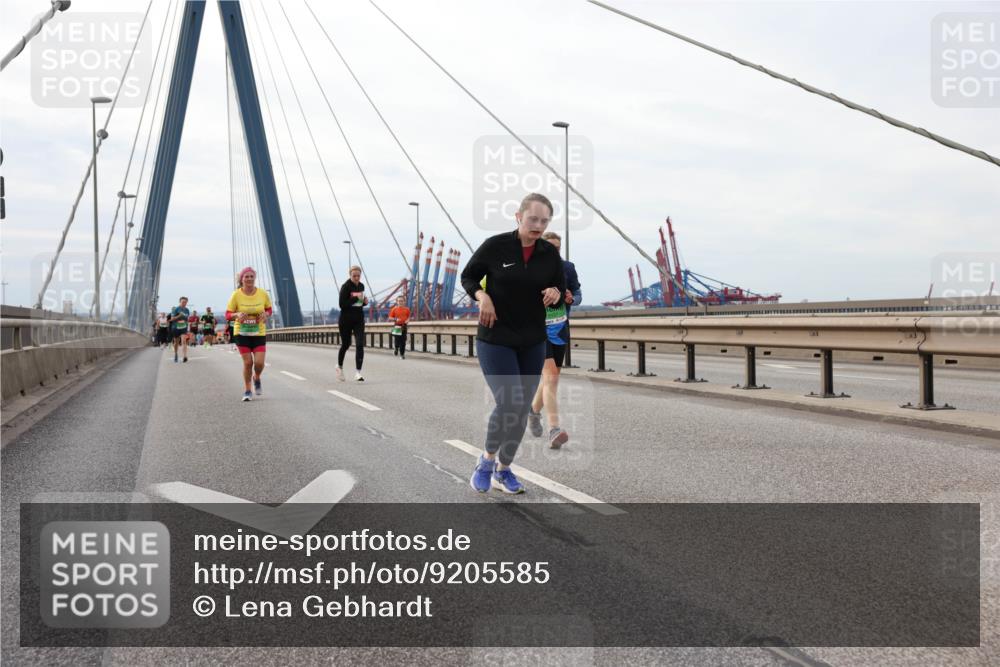 03.10.2025 - Köhlbrandbrückenlauf Lena Gebhardt http://msf.ph/oto/9205585 03.10.2025 16:01:43 Position 2  meine-sportfotos.de