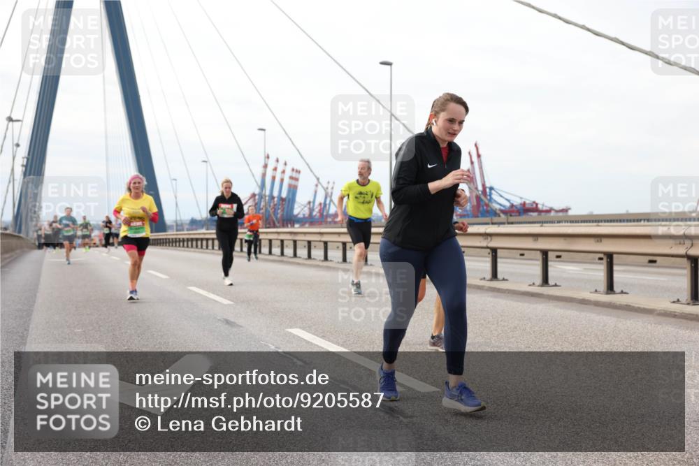 03.10.2025 - Köhlbrandbrückenlauf Lena Gebhardt http://msf.ph/oto/9205587 03.10.2025 16:01:43 Position 2  meine-sportfotos.de