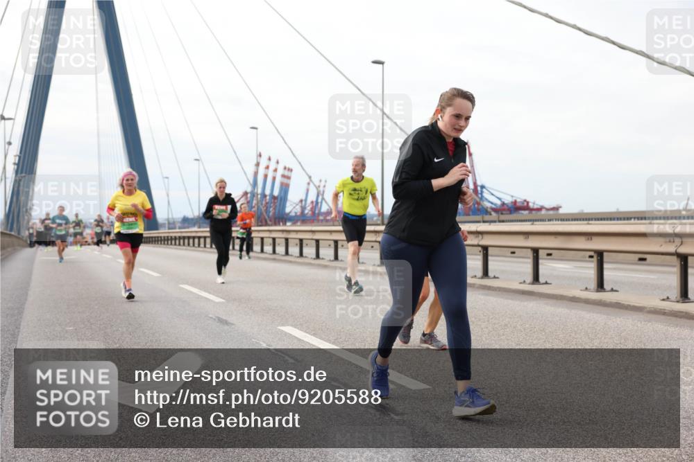 03.10.2025 - Köhlbrandbrückenlauf Lena Gebhardt http://msf.ph/oto/9205588 03.10.2025 16:01:43 Position 2  meine-sportfotos.de
