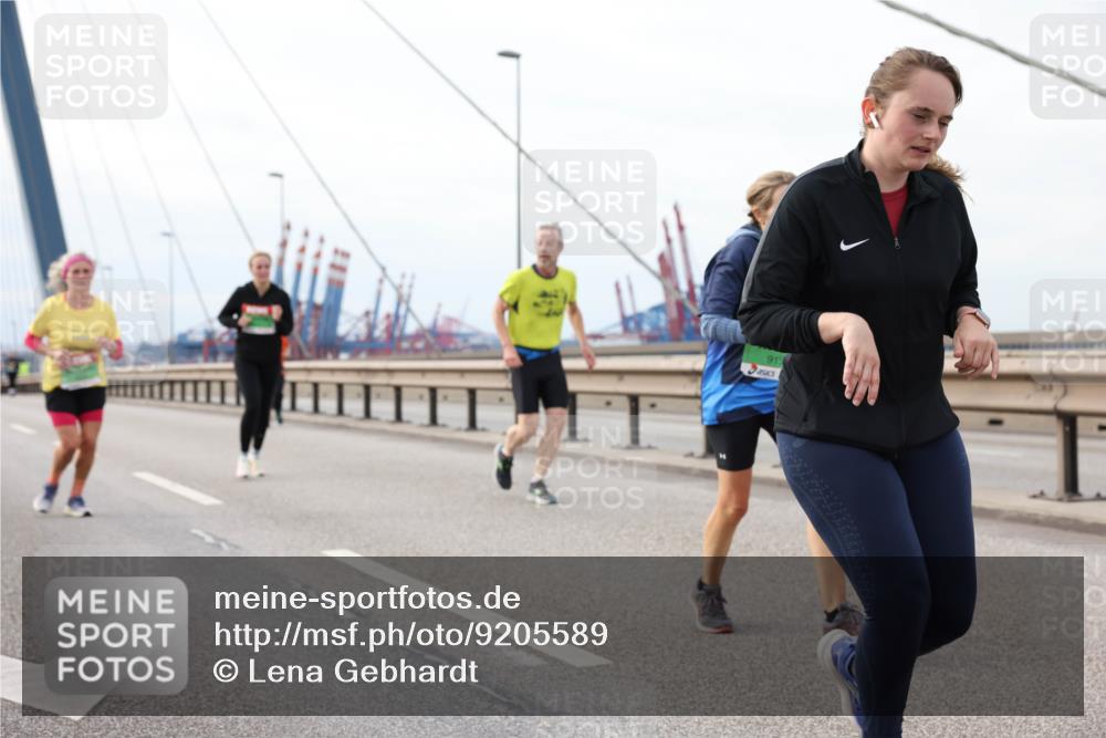 03.10.2025 - Köhlbrandbrückenlauf Lena Gebhardt http://msf.ph/oto/9205589 03.10.2025 16:01:44 Position 2 915 meine-sportfotos.de