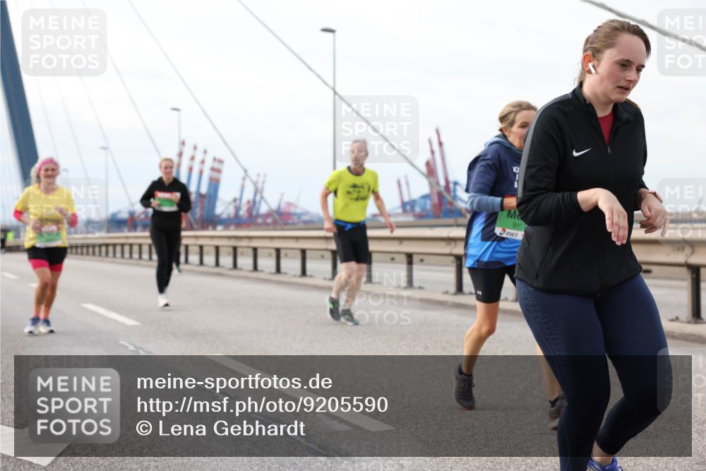 03.10.2025 - Köhlbrandbrückenlauf Lena Gebhardt http://msf.ph/oto/9205590 03.10.2025 16:01:44 Position 2 9157 meine-sportfotos.de
