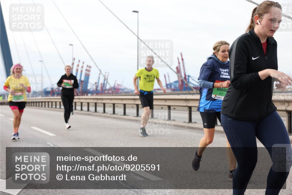 03.10.2025 - Köhlbrandbrückenlauf Lena Gebhardt http://msf.ph/oto/9205591 03.10.2025 16:01:44 Position 2 9157 meine-sportfotos.de