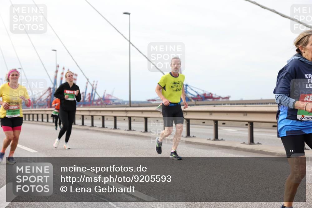 03.10.2025 - Köhlbrandbrückenlauf Lena Gebhardt http://msf.ph/oto/9205593 03.10.2025 16:01:44 Position 2  meine-sportfotos.de