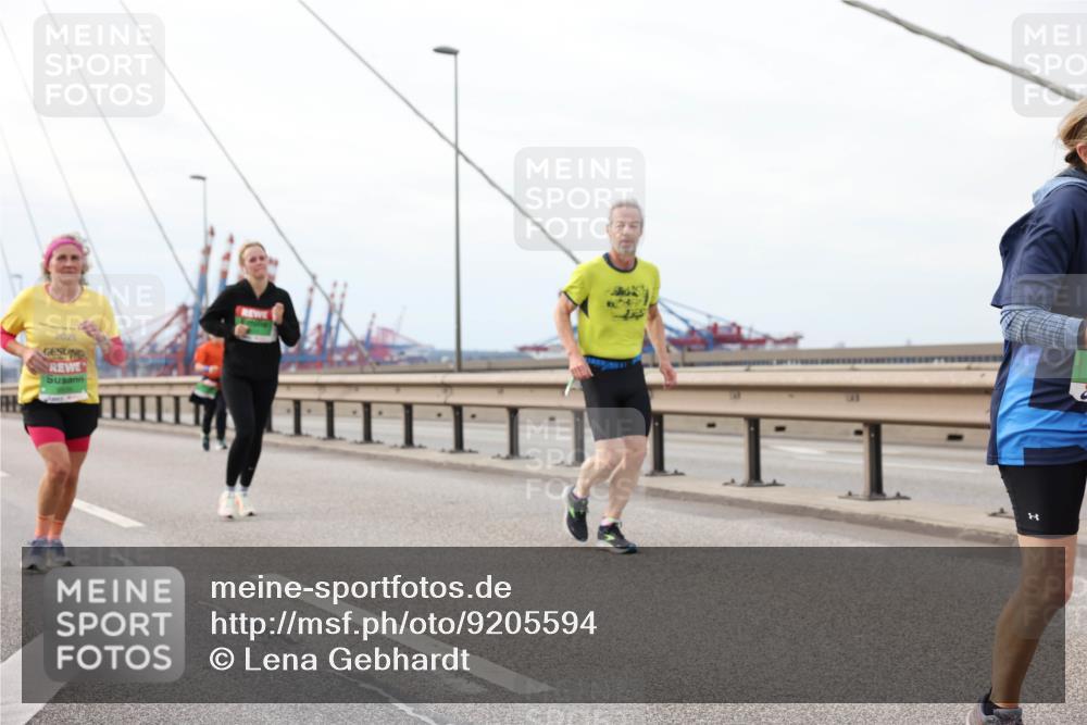 03.10.2025 - Köhlbrandbrückenlauf Lena Gebhardt http://msf.ph/oto/9205594 03.10.2025 16:01:44 Position 2  meine-sportfotos.de
